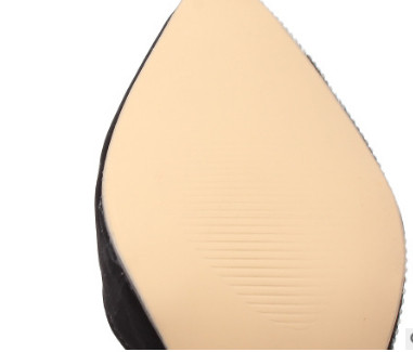 Πολύ κομψά γυναικεία  παπούτσια με ψηλά τακούνια και  με ενδιαφέρον λαμπερά βότσαλα