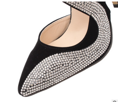 Πολύ κομψά γυναικεία  παπούτσια με ψηλά τακούνια και  με ενδιαφέρον λαμπερά βότσαλα