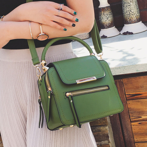 Πολύ όμορφη γυναικεία βαλίτσα σε πολλά χρώματα