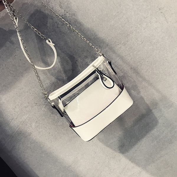 Πολύ κομψή και μοντέρνα  γυναικεία τσάντα με μεταλλική λαβή σε τρία χρώματα