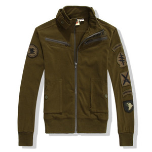 Актуално яке с много интересни нашивки 