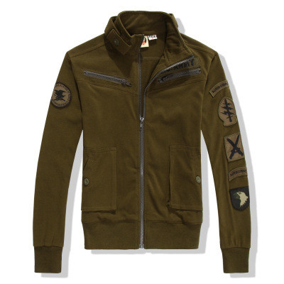 Актуално яке с много интересни нашивки 