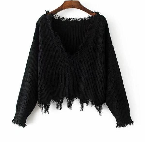 Μοντέρνο  γυναικείο πουλόβερ με ντεκολτέ σε σχήμα V και ραβδώσεις