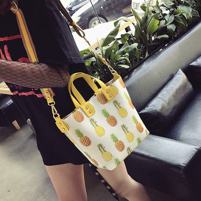 Свежа дамска чанта с декорация на плодове в два модела