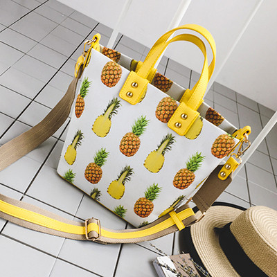 Свежа дамска чанта с декорация на плодове в два модела