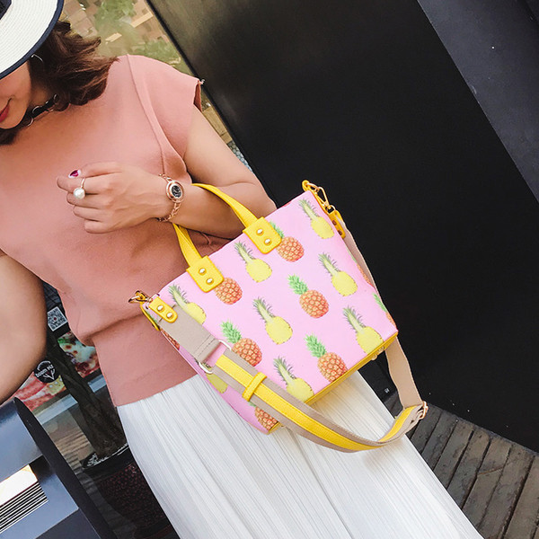 Свежа дамска чанта с декорация на плодове в два модела