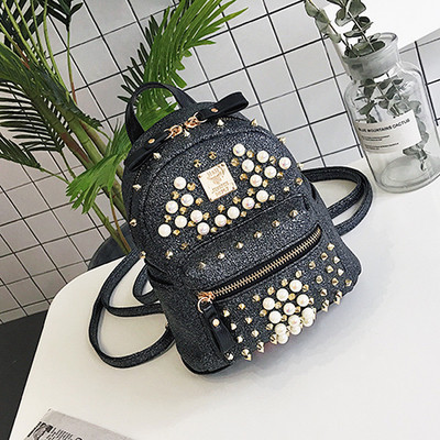 Μίνι γυαλιστερό γυναικείο σακίδιο σε τρία χρωμάτα