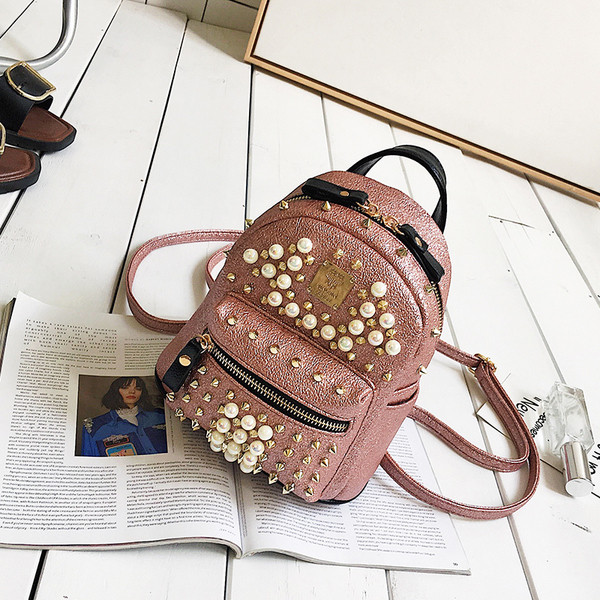 Μίνι γυαλιστερό γυναικείο σακίδιο σε τρία χρωμάτα