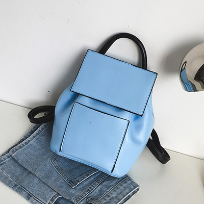 Γυναικείο σακίδιο σε τέσσερα χρώματα σε ένα απλό μοντέλο