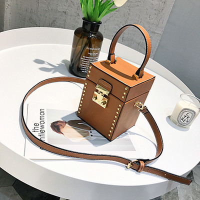 Κομψή γυναικεία τσάντα με δύο λαβές και σε τρία χρώματα