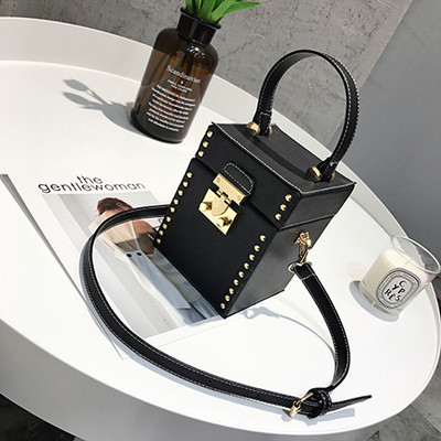 Κομψή γυναικεία τσάντα με δύο λαβές και σε τρία χρώματα