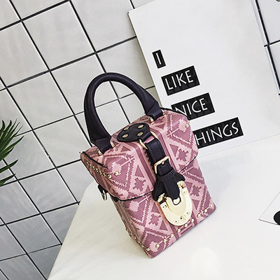 Красива дамска чанта в интересен десен в три цвята