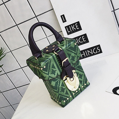 Красива дамска чанта в интересен десен в три цвята