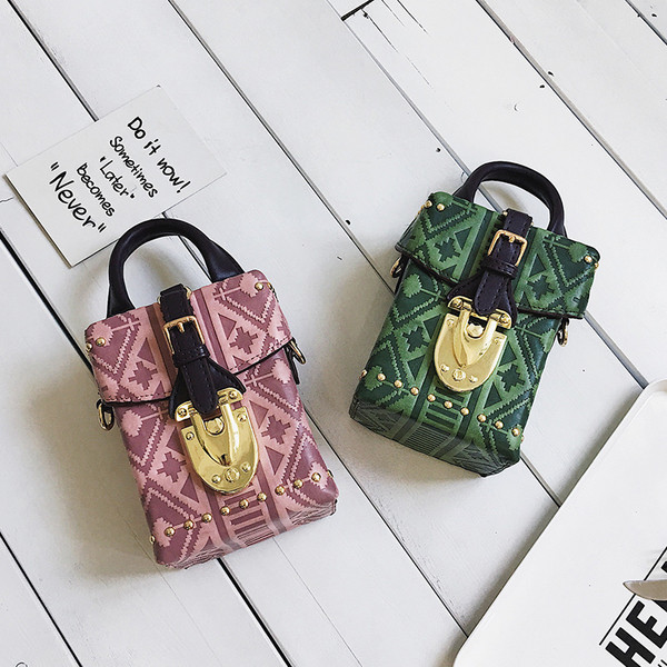 Красива дамска чанта в интересен десен в три цвята