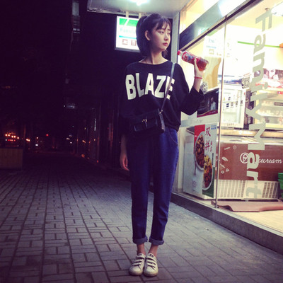 Μπουφάν τζην για κυρίες με ελαφρό στυλ και απλό σχέδιο