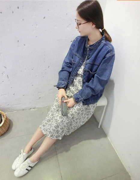 Μπουφάν τζην για κυρίες με ελαφρό στυλ και απλό σχέδιο