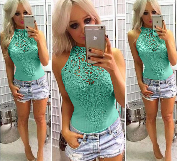 Γυναικείο μπουστάκι με  δαντέλα διάτρητη στο πάνω μέρος του και O-σχήμα κολάρο