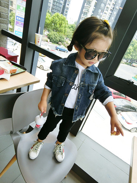 Τζιν παιδικό μπουφάν για κορίτσια με κέντημα στην πλάτη σε ένα ευρύ σχέδιο