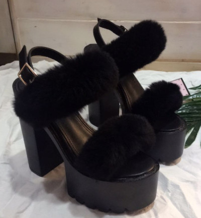 Дамски обувки на висок 14 сантиметров токс груба подметка и мек пух по презрамките - 2 цвята