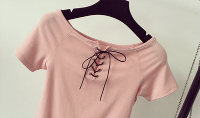 Ежедневна дамска тениска с връзки по деколтето и къс ръкав - 4 цвята