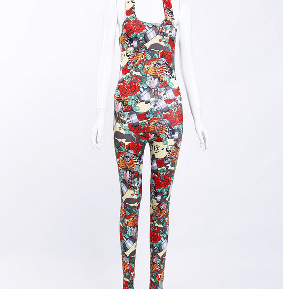 Πολύ άνετη γυναικεία φόρμα  με φυτικά μοτίβα