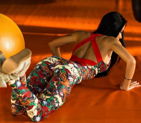 Πολύ άνετη γυναικεία φόρμα  με φυτικά μοτίβα