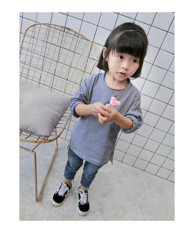 Ежедневна дамска блуза в няколко цвята с изображение