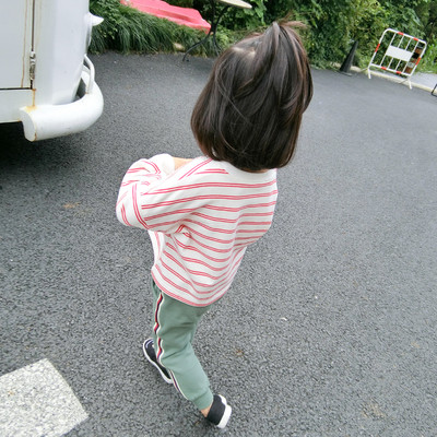 Παιδική ριγέ μπλούζα σε τρία χρώματα με εικόνα σε τρία χρώματα