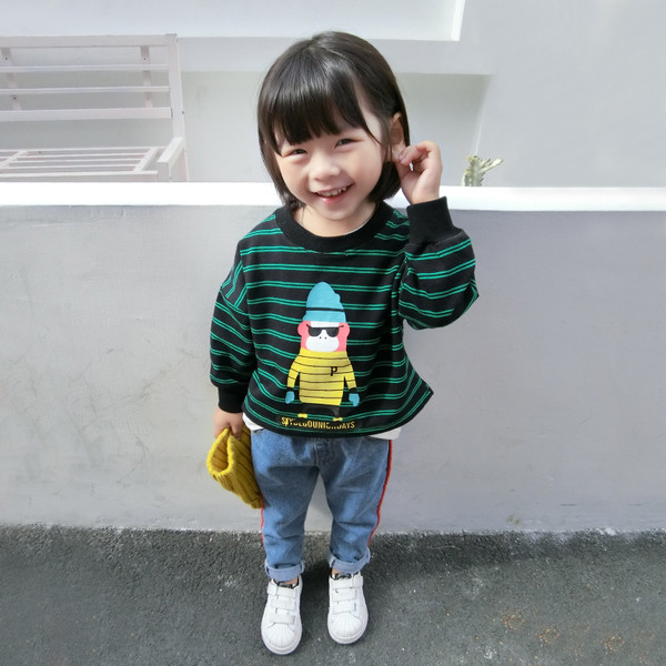 Παιδική ριγέ μπλούζα σε τρία χρώματα με εικόνα σε τρία χρώματα