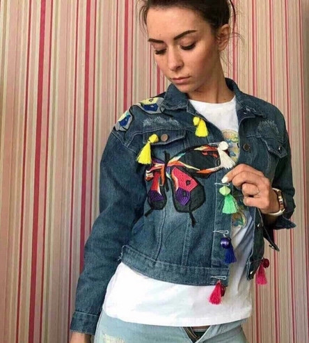 Πολύ μοντέρνο γυναικείο τζιν μπουφάν με ενδιαφέρον σχέδια μοτίβα - 2 χρώματα