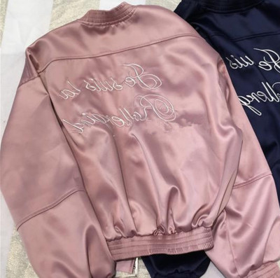 Γυναικείο σακάκι  σε ροζ και μαύρο χρώμα με ενδιαφέρουσα επιγραφή στο πίσω μέρος