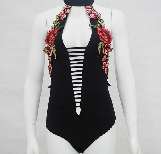 Γυναικείο  σπορ-κομψό μπουστάκι  με κολάρο σε σχήμα O και πολύ όμορφο κεντημένο τριαντάφυλλο