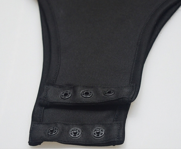 Γυναικείο  σπορ-κομψό μπουστάκι  με κολάρο σε σχήμα O και πολύ όμορφο κεντημένο τριαντάφυλλο