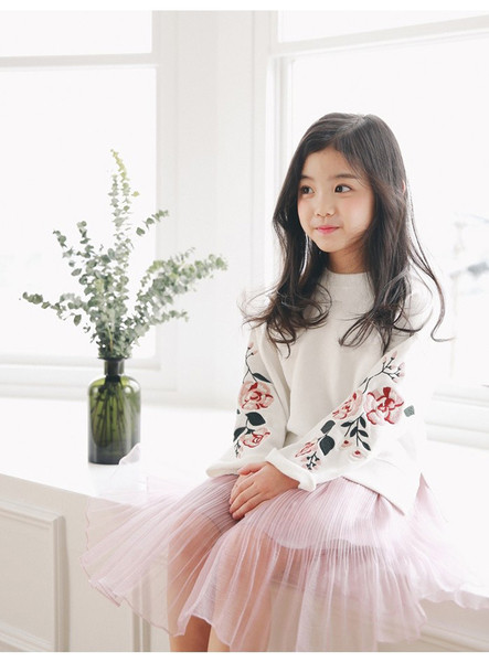 Πολύ μοντέρνο παιδικό σετ για κορίτσια -  καντημένη μπλούζα  και φαρδιά φούστα