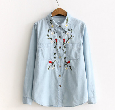 Κομψή γυναικεία μπλούζα με μακριά μανίκια με  κολάρο και κεντήματα