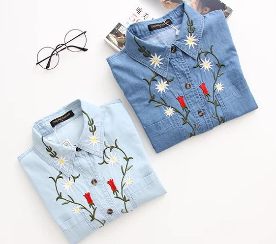 Κομψή γυναικεία μπλούζα με μακριά μανίκια με  κολάρο και κεντήματα