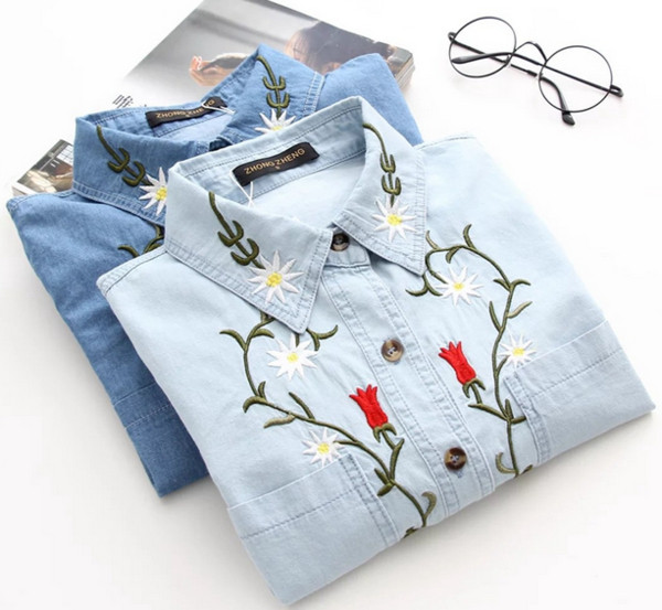 Κομψή γυναικεία μπλούζα με μακριά μανίκια με  κολάρο και κεντήματα