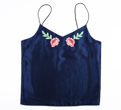 Γυναικείο κοντό αμάνικο με λεπτές λωρίδες και μοντέρνα κεντήματα