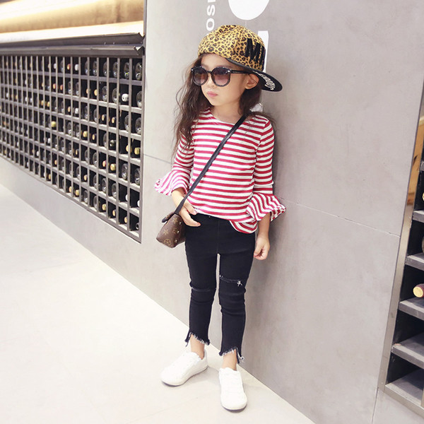 Κομψά παιδικά τζιν σε σκούρο χρώμα με υψηλή μέση, τύπου 7/8 και ραγισμένα