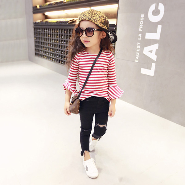 Κομψά παιδικά τζιν σε σκούρο χρώμα με υψηλή μέση, τύπου 7/8 και ραγισμένα