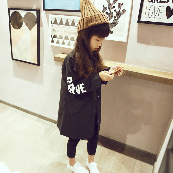 Актуално дълго детско палто в зелен и черен цвят с изображение