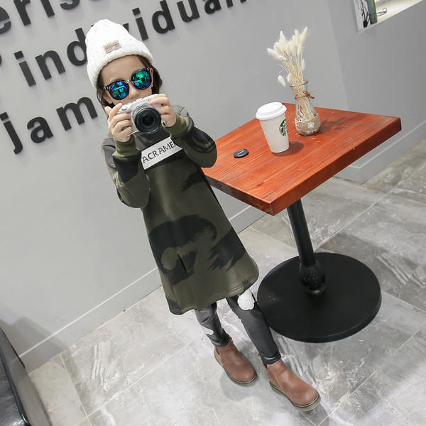 Γυναικείο σπορ φόρεμα με μια σχισμή και  μακρύ μανίκι 