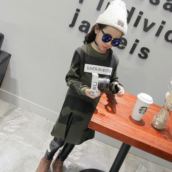 Γυναικείο σπορ φόρεμα με μια σχισμή και  μακρύ μανίκι 