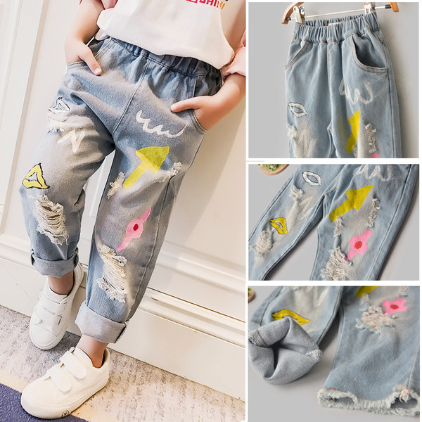 Красиви детски дънки за момичета с цветен десен, накъсани и с висока ластична талия