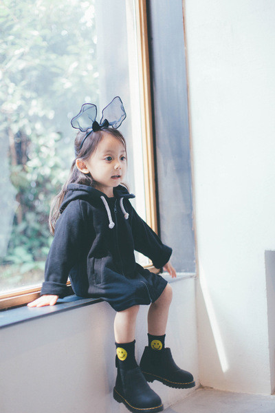 Παιδικό μπουφάν για κορίτσια - μακρύ, με κουκούλα και αυτιά, σε μαύρο χρώμα