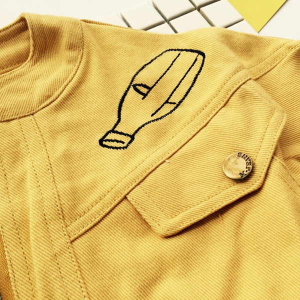 Κομψό παιδικό μπουφάν για αγόρια σε κίτρινο και λευκό