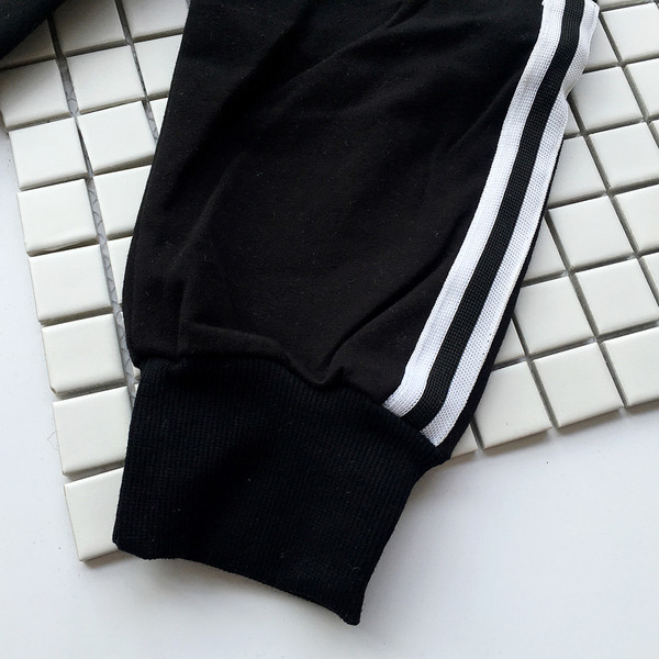 Παιδικό σετ  για αγόρια σε μαύρο και κόκκινο χρώμα, κατάλληλη για τη  καθημερινή ζωή