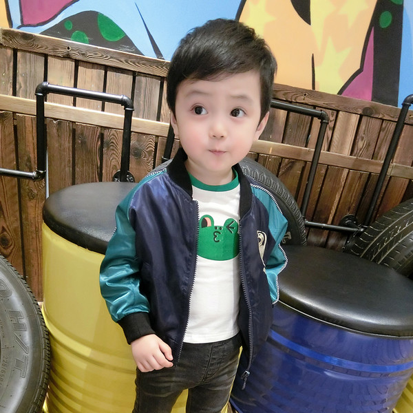 Спортно детско яке за момчета тип бомбър с изображение на гърба