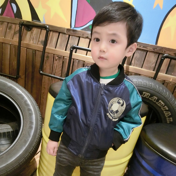 Спортно детско яке за момчета тип бомбър с изображение на гърба