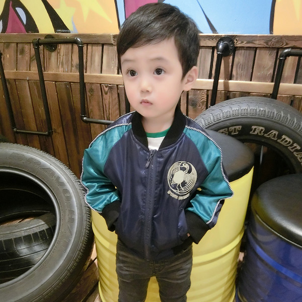 Спортно детско яке за момчета тип бомбър с изображение на гърба